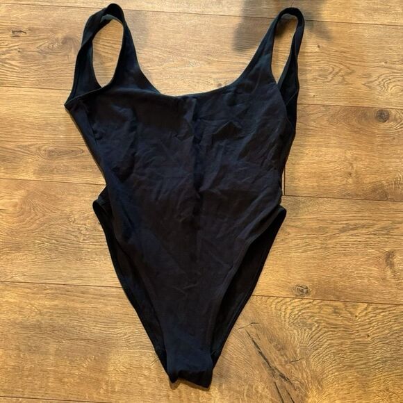 Rare Yvette Mandell Black High Cut Low Back Scoop Neck Bodysuit Size Small - Picture 5 of 7